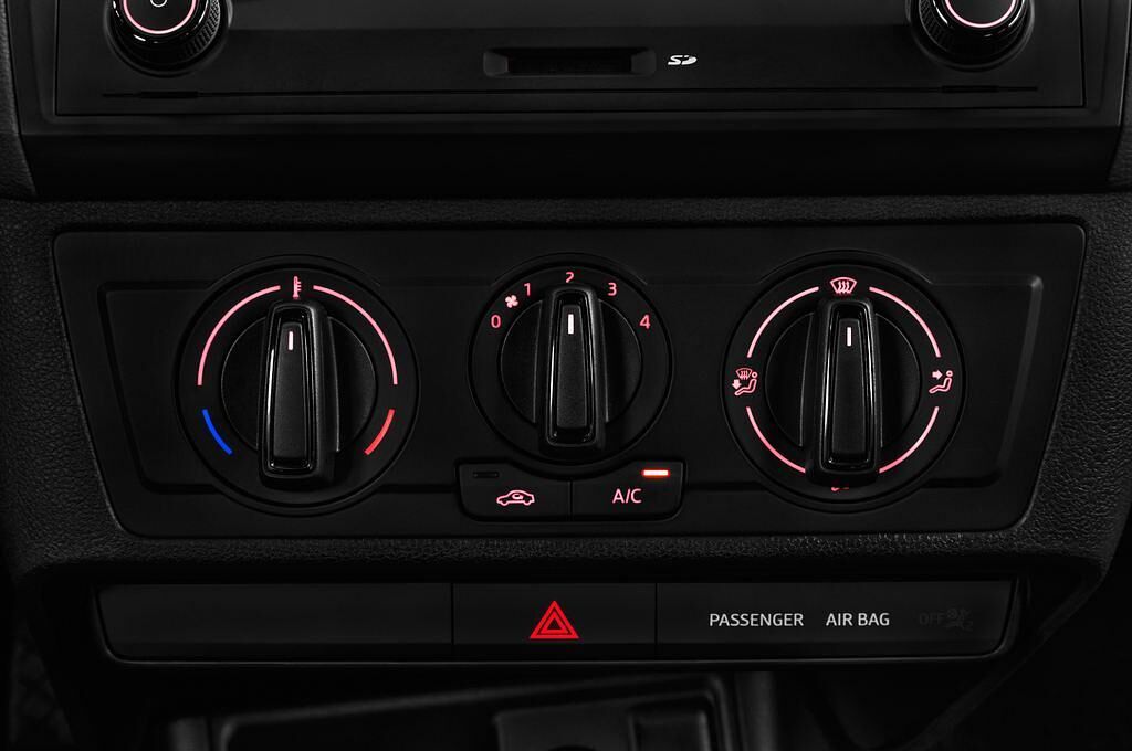 SEAT Ibiza SC (Baujahr 2016) Reference 3 Türen Temperatur und Klimaanlage