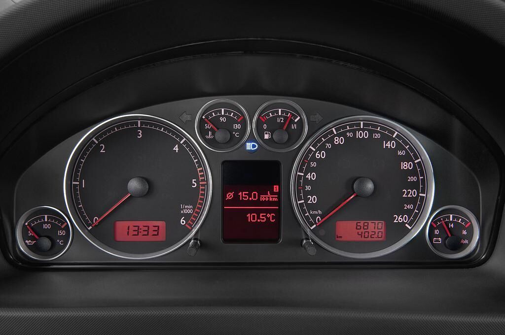 SEAT Alhambra (Baujahr 2010) Style 5 Türen Tacho und Fahrerinstrumente