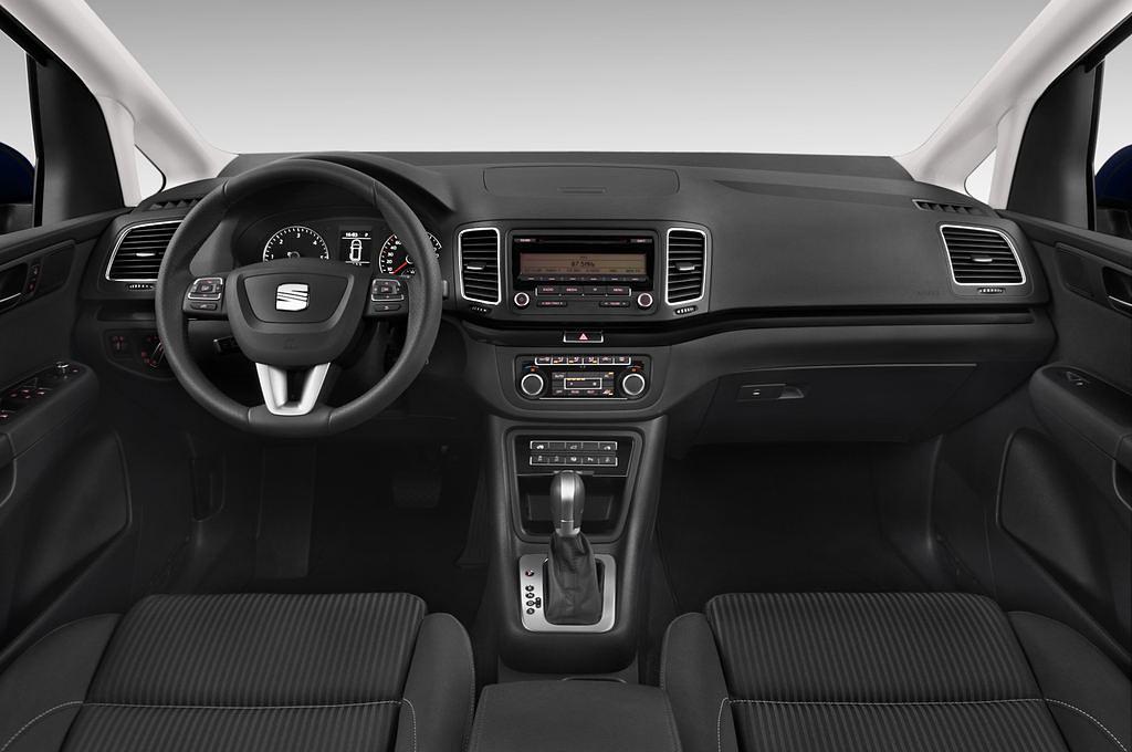 SEAT Alhambra (Baujahr 2013) Style 5 Türen Cockpit und Innenraum