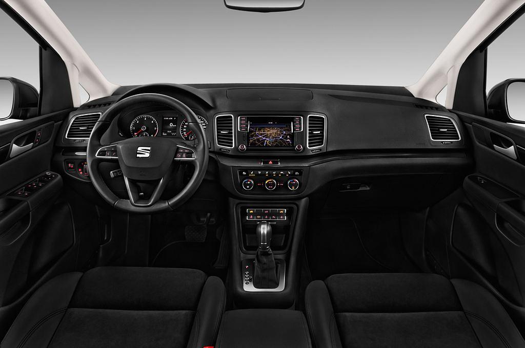 SEAT Alhambra (Baujahr 2016) Style Plus 5 Türen Cockpit und Innenraum