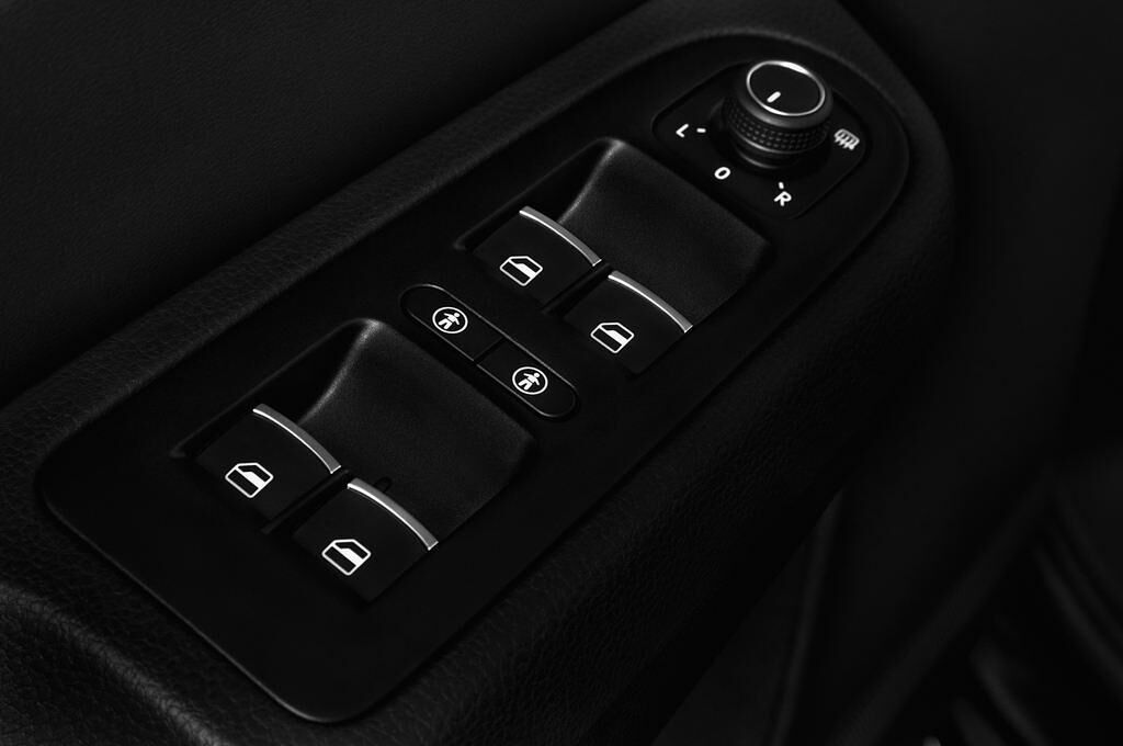 SEAT Alhambra (Baujahr 2016) Style Plus 5 Türen Bedienungselemente Tür