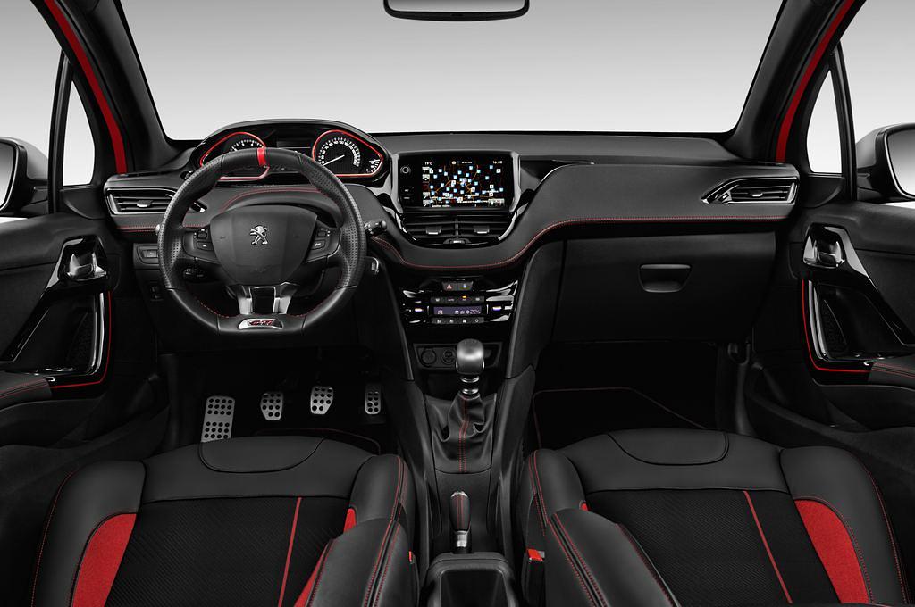 Peugeot 208 (Baujahr 2015) GTI 3 Türen Cockpit und Innenraum