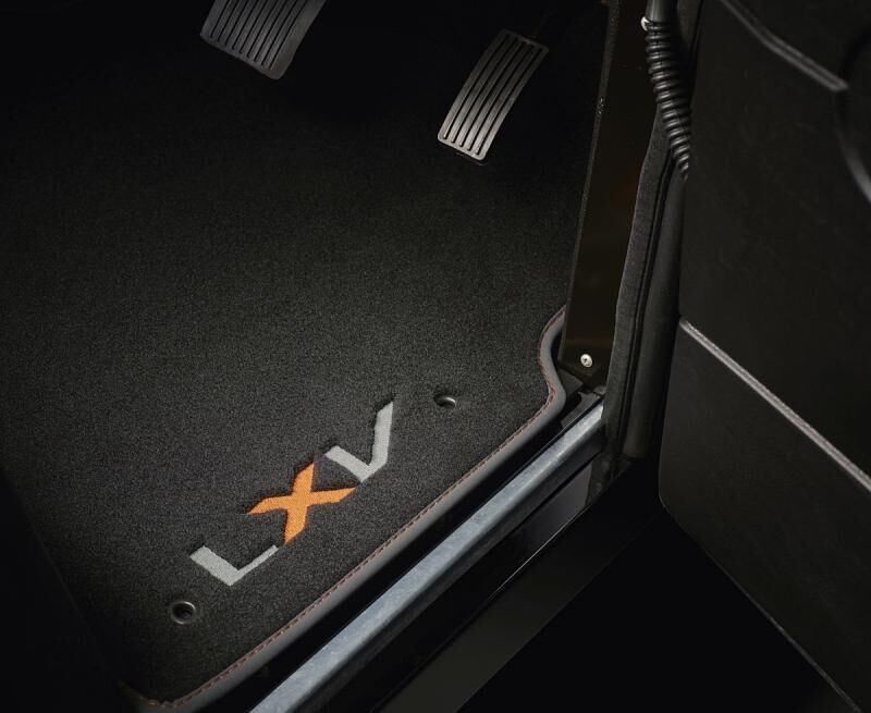 Land Rover Defender LXV 3