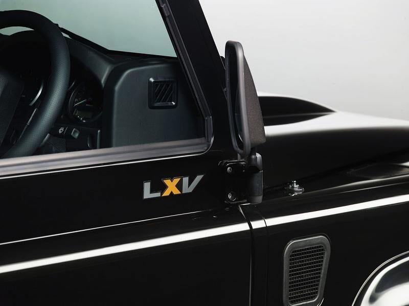 Land Rover Defender LXV 3