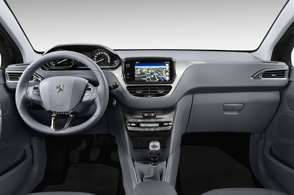 Peugeot 208 (Baujahr 2012) Allure 5 Türen Cockpit und Innenraum