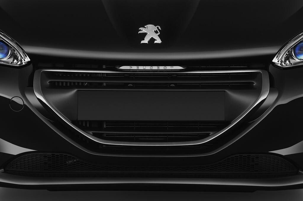 Peugeot 208 (Baujahr 2012) Allure 5 Türen Kühlergrill und Scheinwerfer