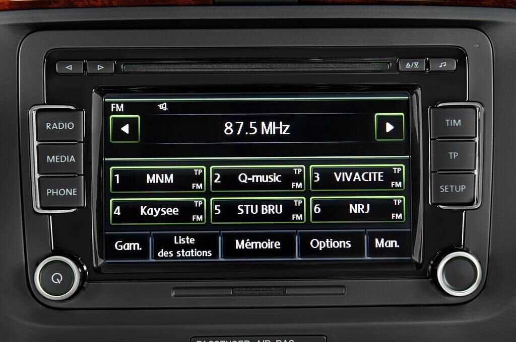 Skoda Superb (Baujahr 2009) Elegance 4 Türen Radio und Infotainmentsystem