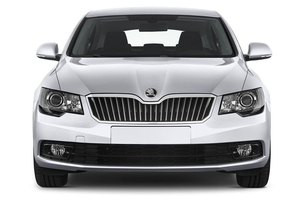 Skoda Superb (Baujahr 2015) Active 5 Türen Frontansicht