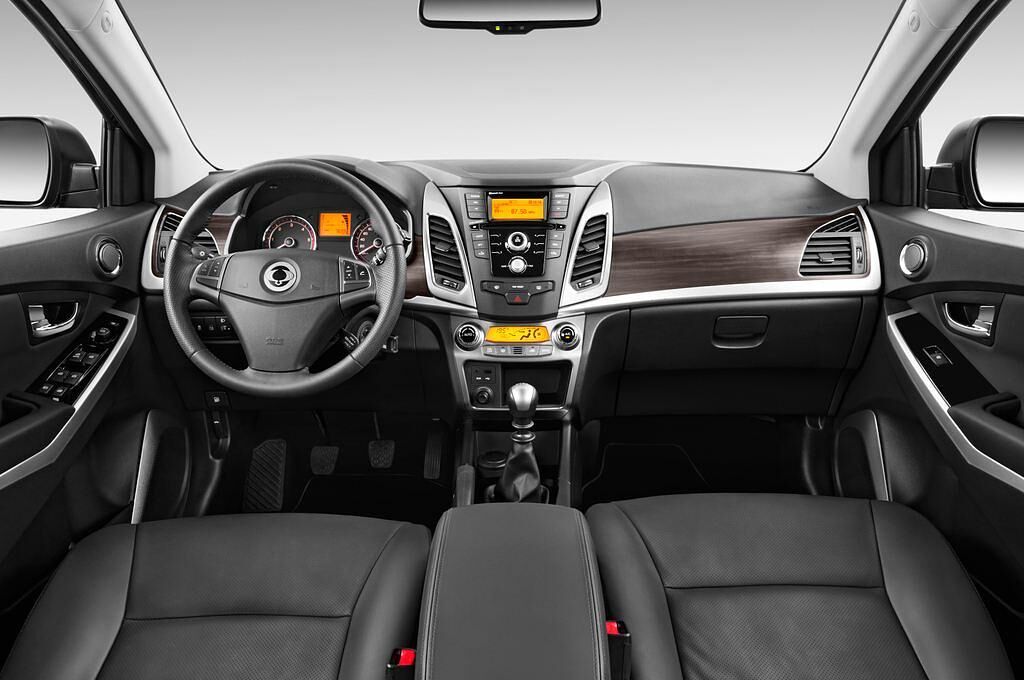 Ssangyong Korando (Baujahr 2014) Sapphire 5 Türen Cockpit und Innenraum