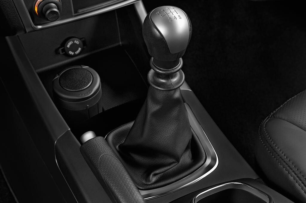 Ssangyong Korando (Baujahr 2014) Sapphire 5 Türen Schalthebel