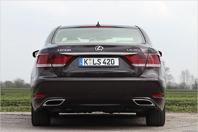 Hingucker am Heck sind die beiden Auspuffrohre mit ungewöhnlichem Querschnitt