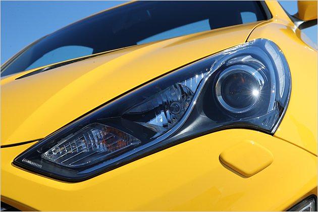 Xenonscheinwerfer sind bei der Topmotorisierung Serie