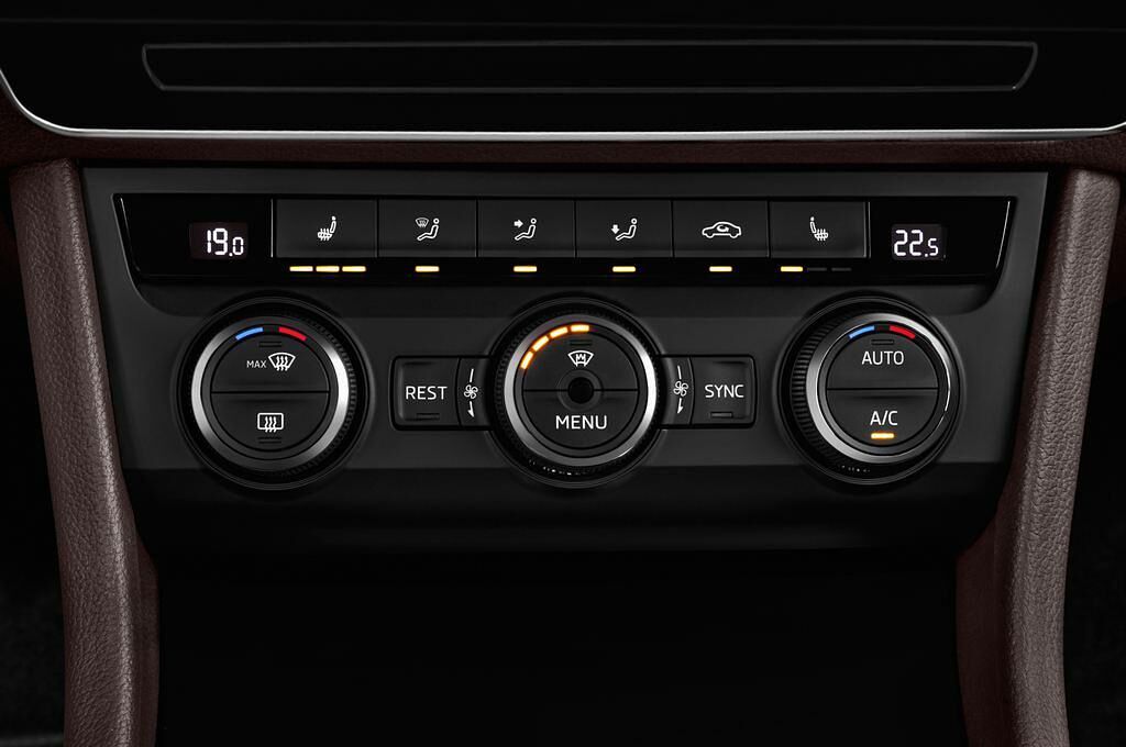 Skoda Superb Combi (Baujahr 2016) L&K 5 Türen Temperatur und Klimaanlage