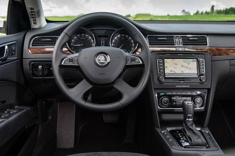 Gediegene Eleganz: Das Armaturenbrett des Skoda Superb Combi