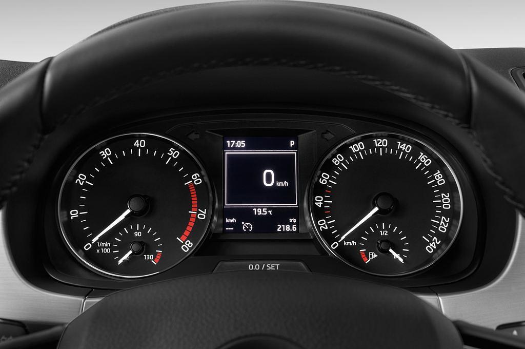 Skoda Fabia (Baujahr 2015) Ambition 5 Türen Tacho und Fahrerinstrumente