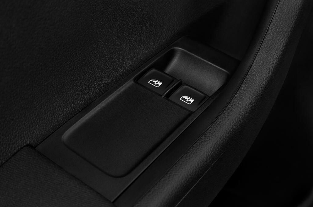 Skoda Fabia (Baujahr 2016) Monte Carlo 5 Türen Bedienungselemente Tür