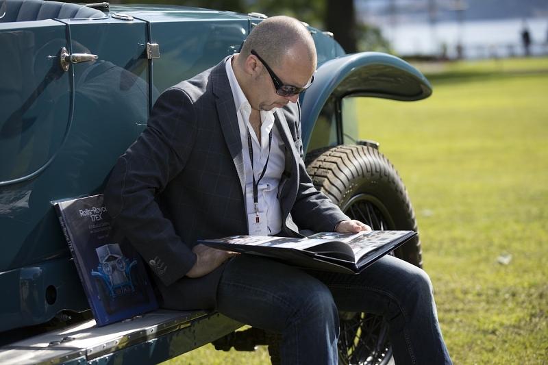 Interessenten informieren sich über die Autos auf dem Concorso d Eleganza Villa d Este 2013