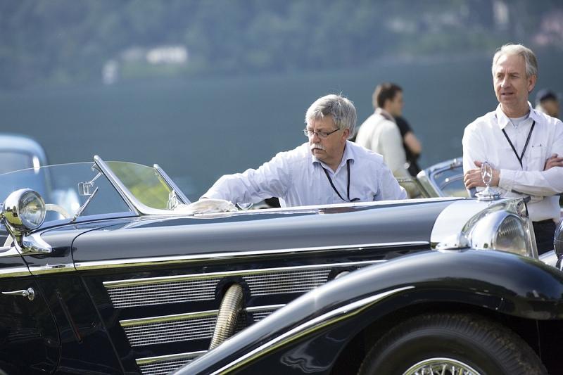 Vor der traditionellen Parade werden die Autos auf Hochglanz gebracht