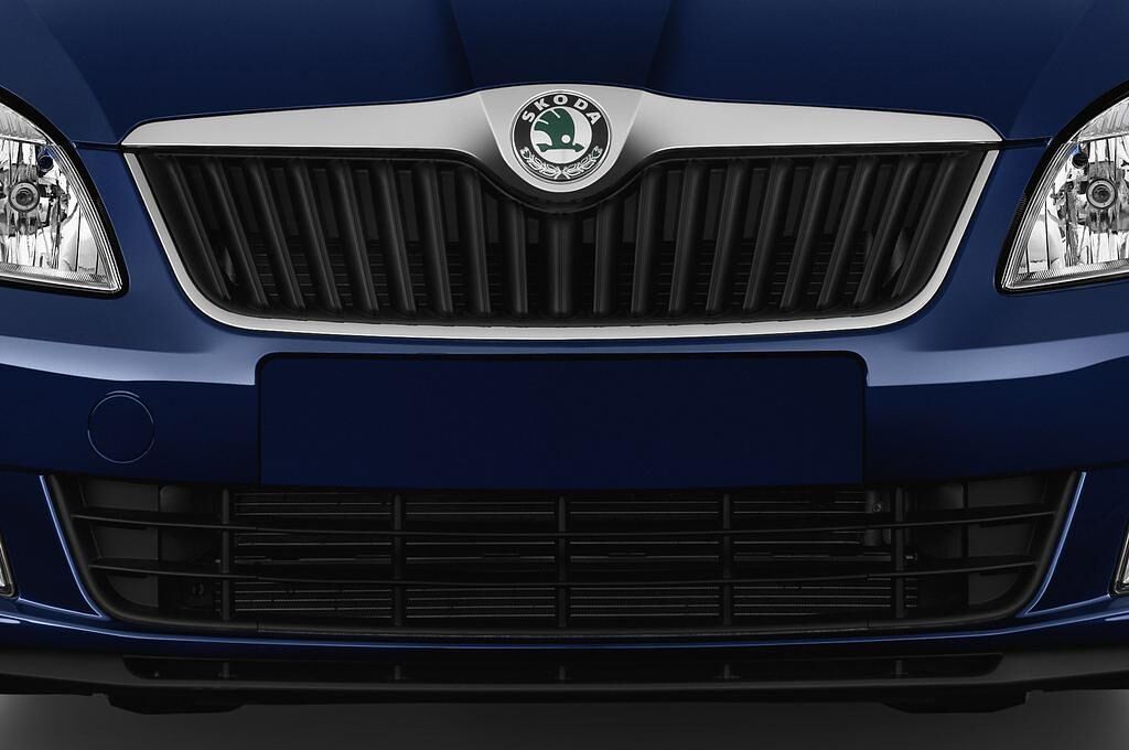 Skoda Fabia (Baujahr 2013) Elegance 5 Türen Kühlergrill und Scheinwerfer