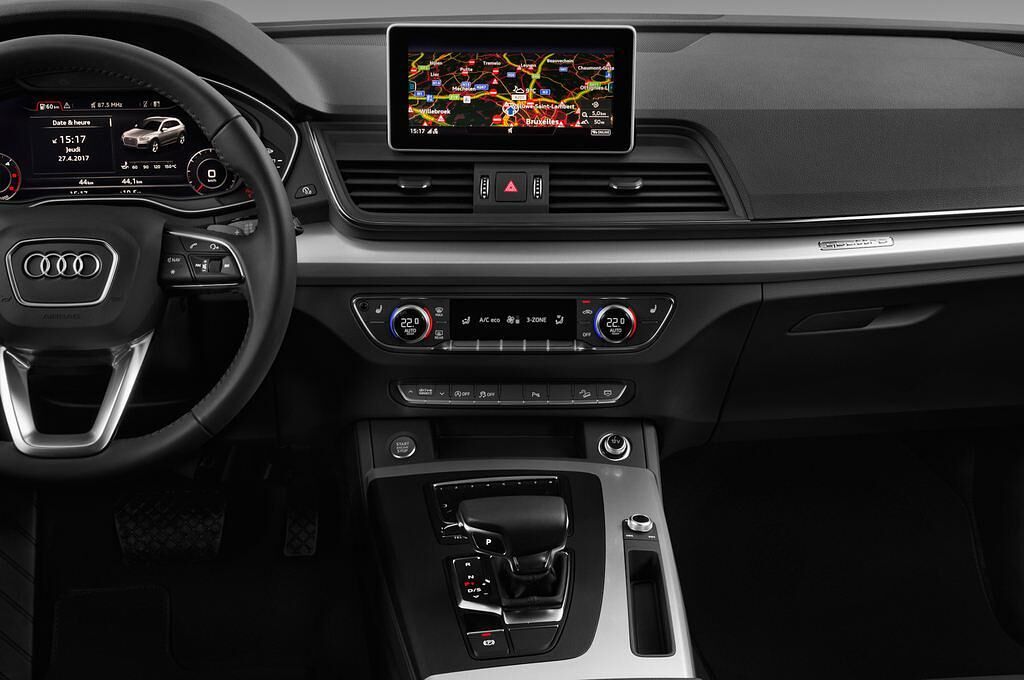 Audi Q5 (Baujahr 2017) Sport 5 Türen Mittelkonsole