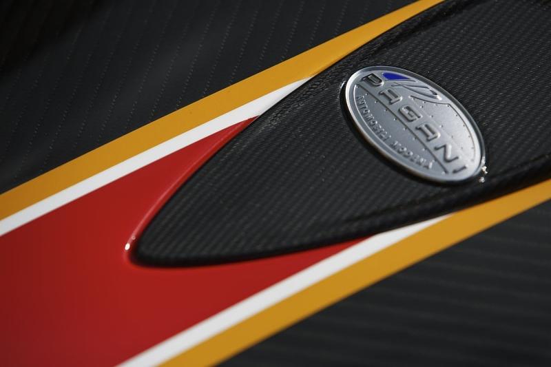 Eine Pagani Plakette ziert den Zonda Revolucion