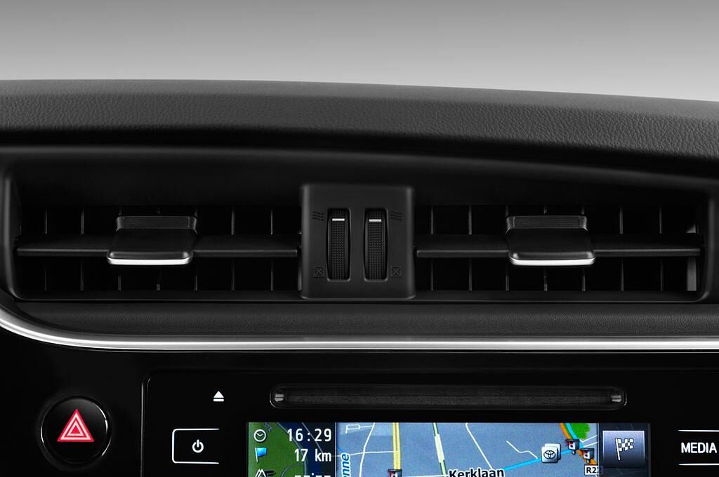 Toyota Corolla (Baujahr 2017) Comfort 4 Türen Lüftung