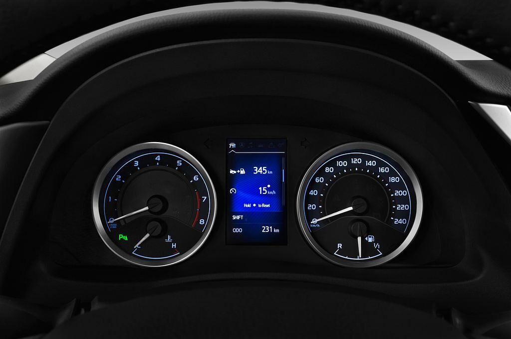 Toyota Corolla (Baujahr 2017) Comfort 4 Türen Tacho und Fahrerinstrumente
