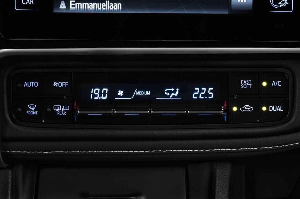Toyota Corolla (Baujahr 2017) Comfort 4 Türen Temperatur und Klimaanlage