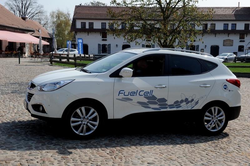 Mit einem Gewicht von 1.830 Kilogramm ist der Hyundai ix35 Fuel Cell 200 Kilogramm schwerer, als die Versionen mit regulärem Antrieb