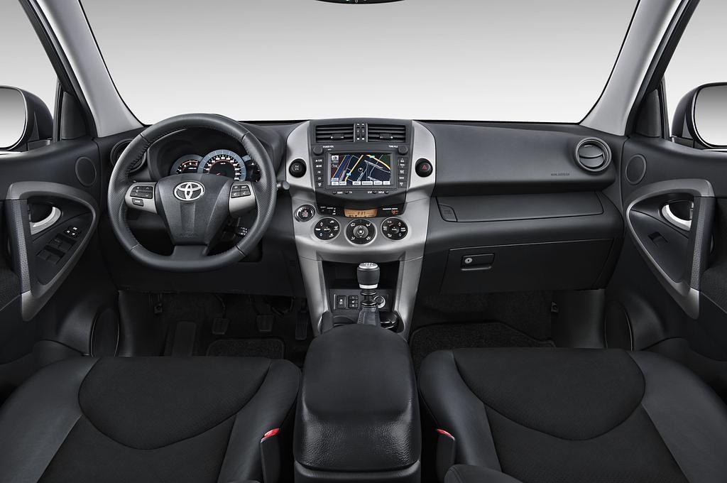 Toyota RAV4 (Baujahr 2010) Life 5 Türen Cockpit und Innenraum
