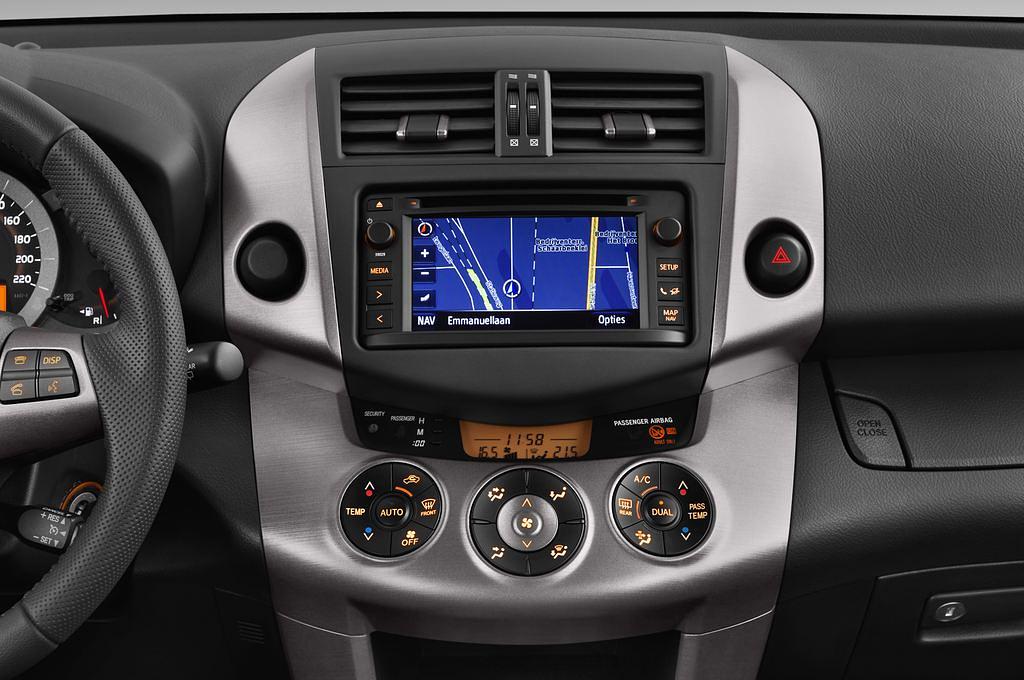 Toyota RAV4 (Baujahr 2012) Life 5 Türen Mittelkonsole