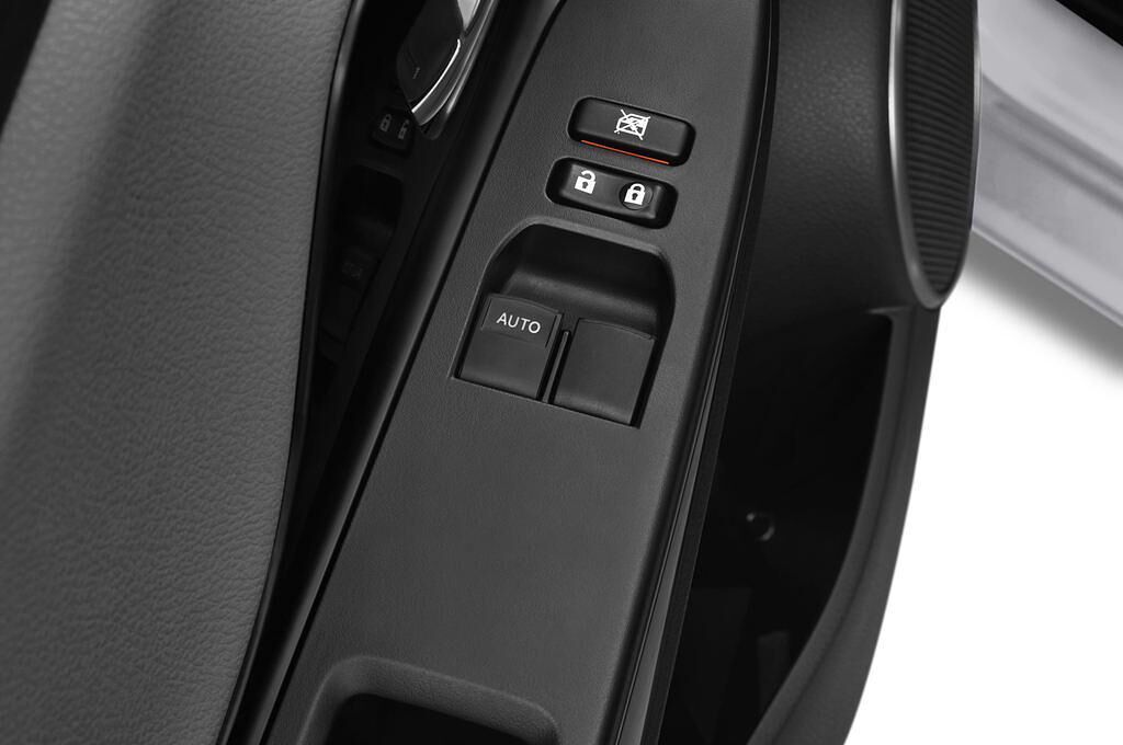 Toyota Yaris (Baujahr 2014) 1,0-L-Dual-Vvt-I 3 Türen Bedienungselemente Tür