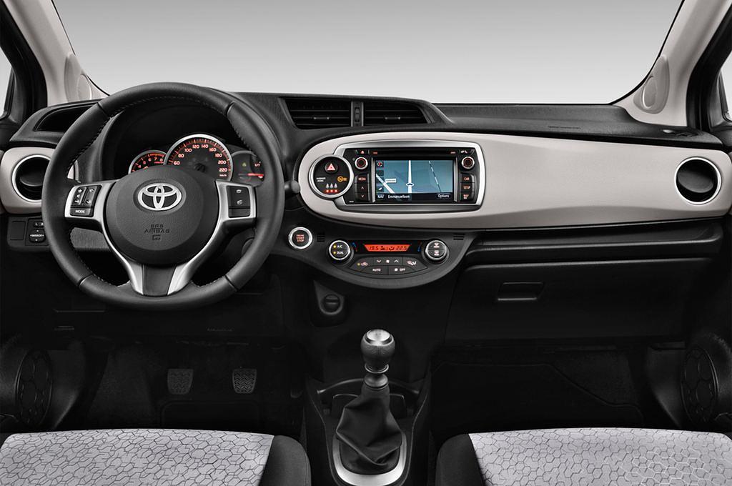 Toyota Yaris (Baujahr 2011) Life 5 Türen Cockpit und Innenraum