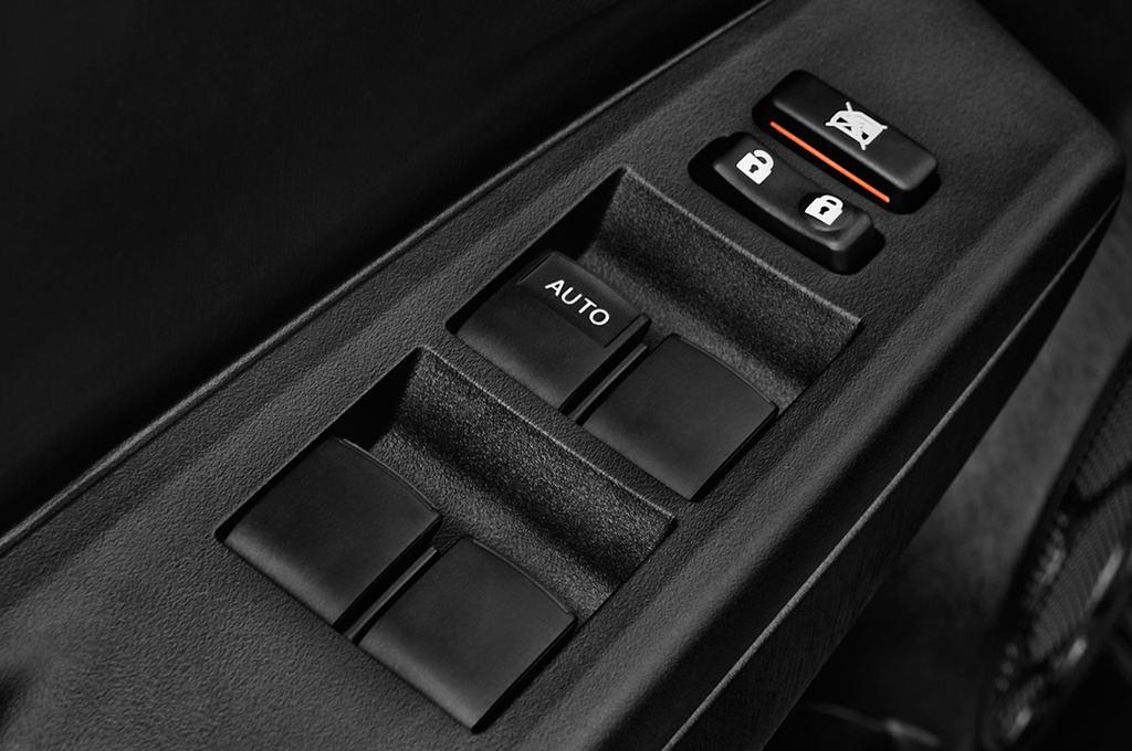 Toyota Yaris (Baujahr 2011) Life 5 Türen Bedienungselemente Tür