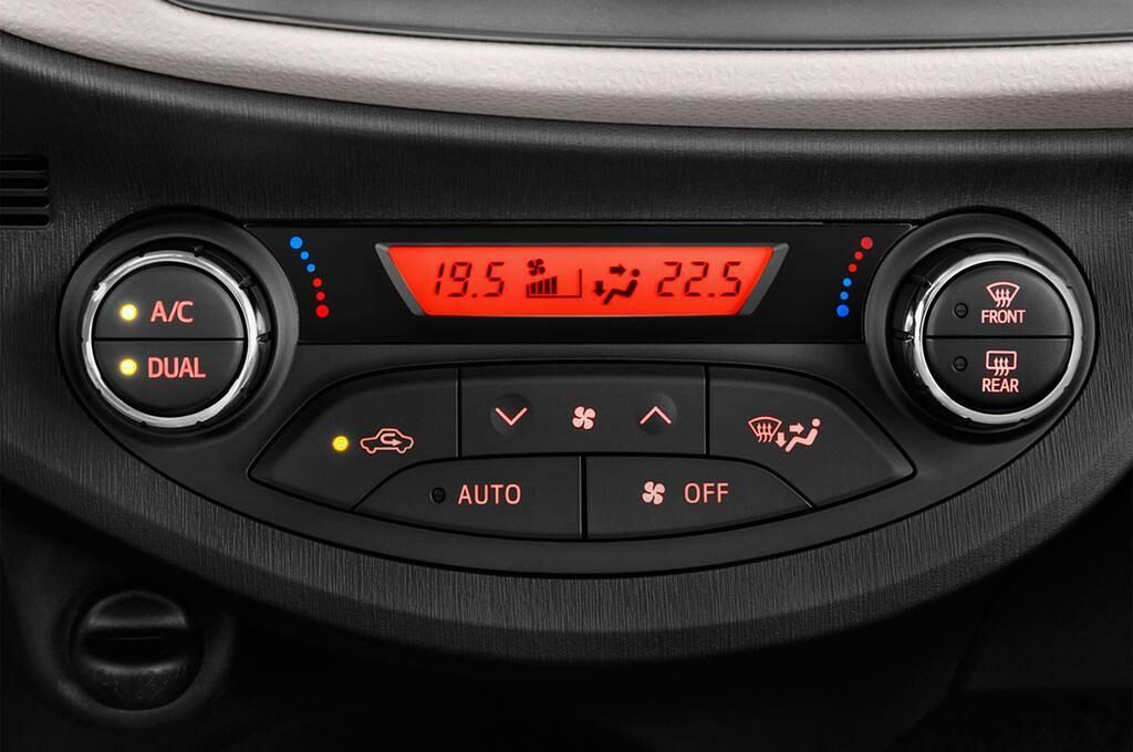 Toyota Yaris (Baujahr 2011) Life 5 Türen Temperatur und Klimaanlage