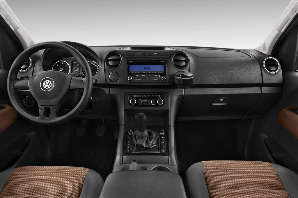 Volkswagen Amarok (Baujahr 2012) Trendline 4 Türen Cockpit und Innenraum