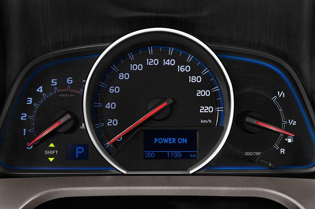 Toyota RAV4 (Baujahr 2015) Comfort 5 Türen Tacho und Fahrerinstrumente