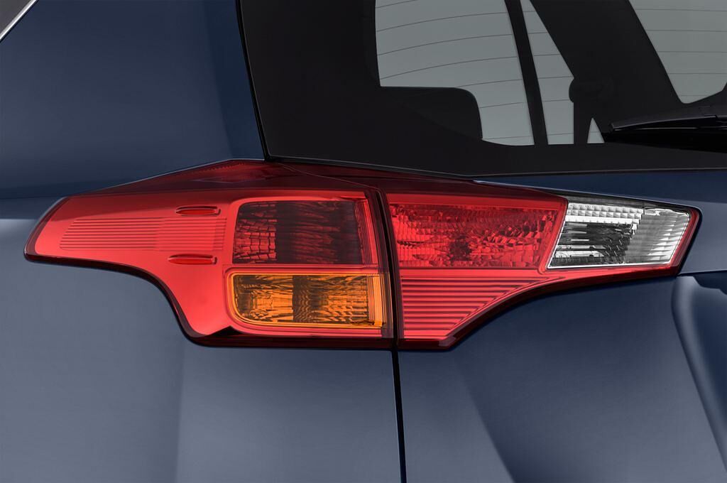 Toyota RAV4 (Baujahr 2015) Comfort 5 Türen Rücklicht