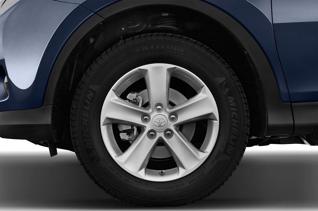 Toyota RAV4 (Baujahr 2015) Comfort 5 Türen Reifen und Felge