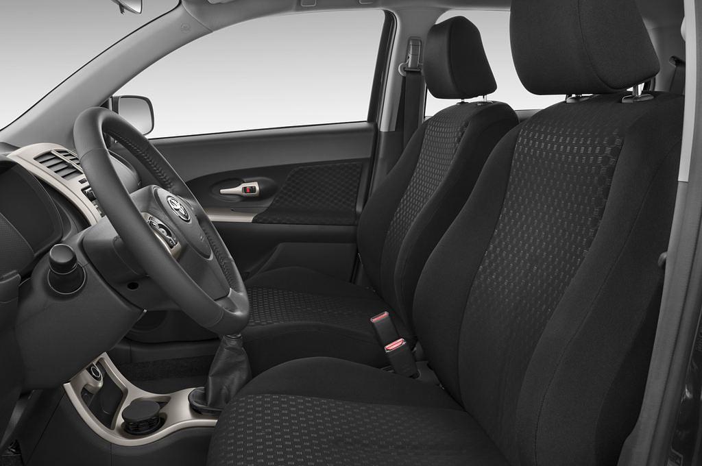 Toyota Urban Cruiser (Baujahr 2010) Town 5 Türen Vordersitze