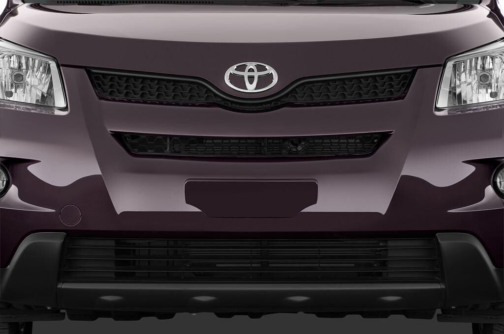 Toyota Urban Cruiser (Baujahr 2010) Town 5 Türen Kühlergrill und Scheinwerfer