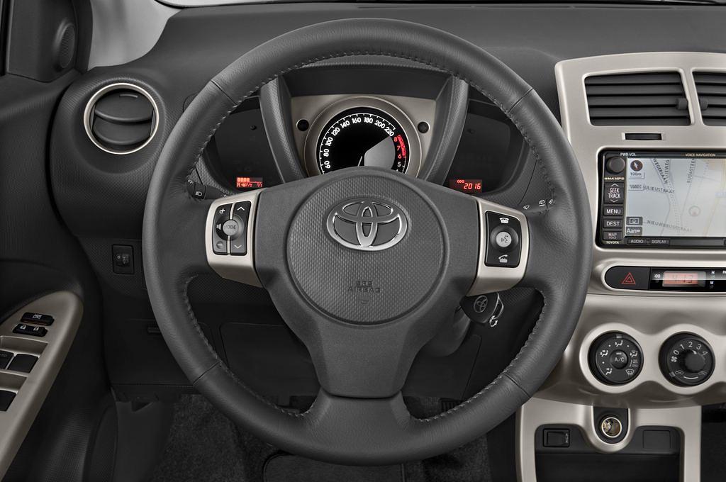 Toyota Urban Cruiser (Baujahr 2010) Town 5 Türen Lenkrad