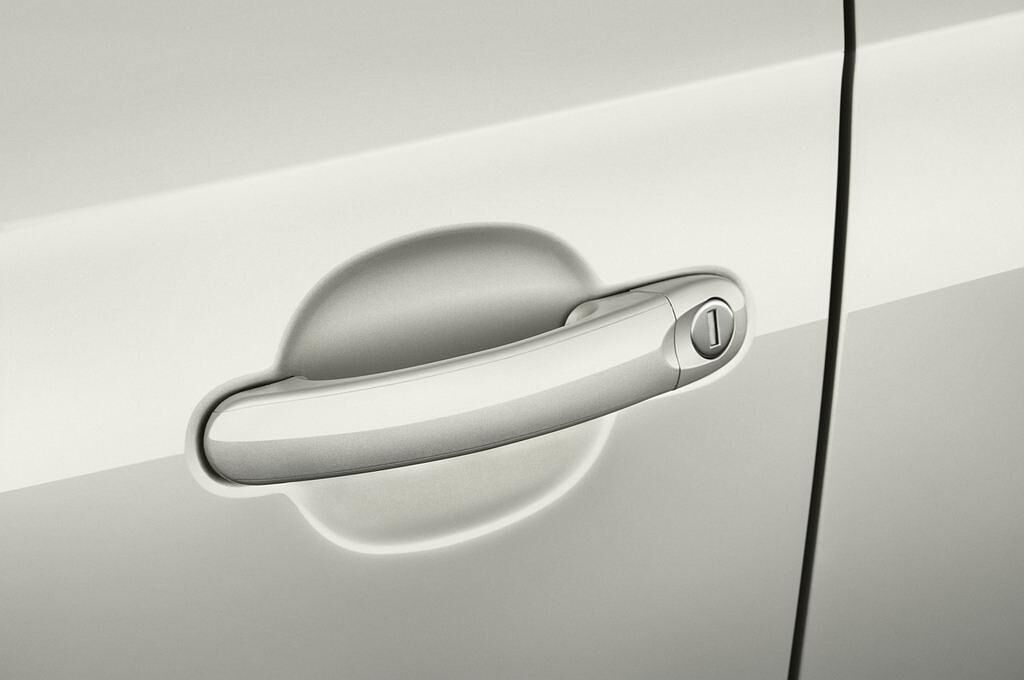 Volkswagen Golf (Baujahr 2011) Trendline 5 Türen Türgriff