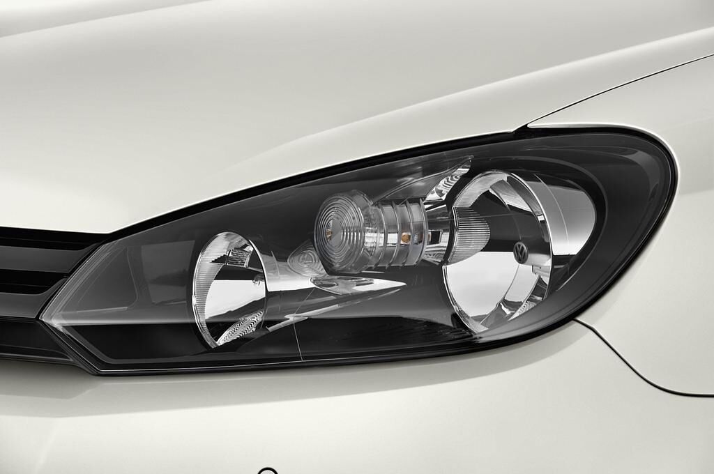 Volkswagen Golf (Baujahr 2011) Trendline 5 Türen Scheinwerfer