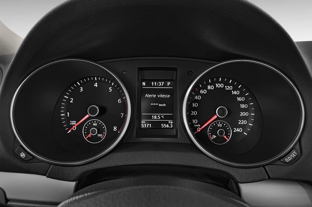 Volkswagen Golf (Baujahr 2011) Trendline 5 Türen Tacho und Fahrerinstrumente