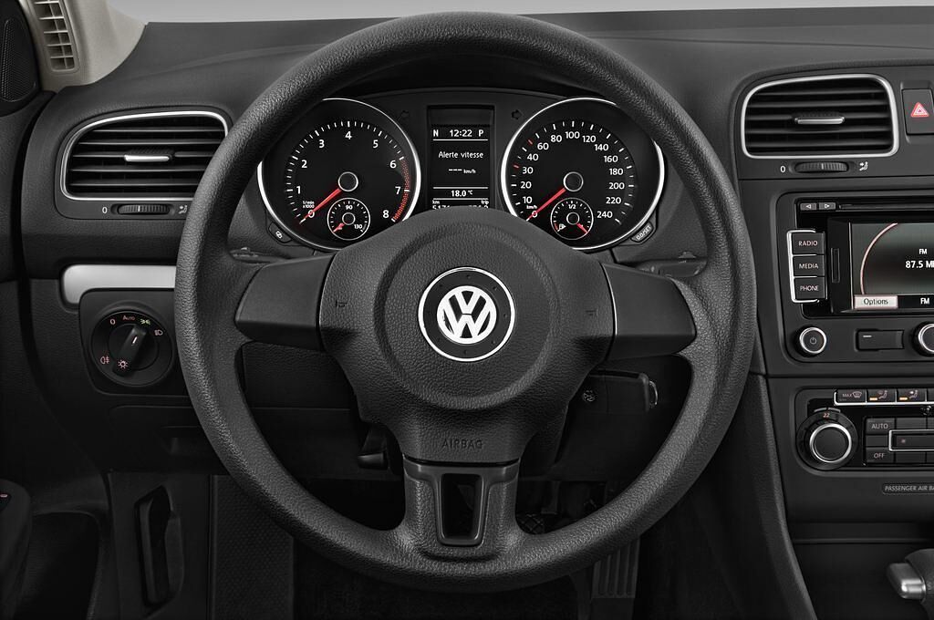Volkswagen Golf (Baujahr 2011) Trendline 5 Türen Lenkrad