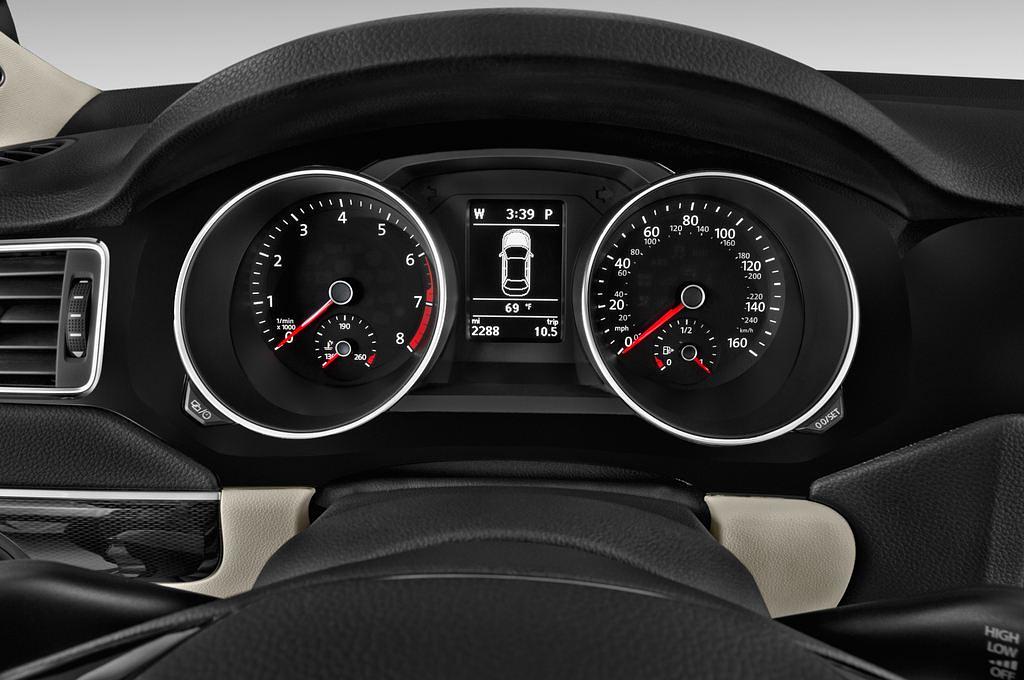 Volkswagen Jetta (Baujahr 2015) 1.2 Tsi Bluemotion Technology 4 Türen Tacho und Fahrerinstrumente