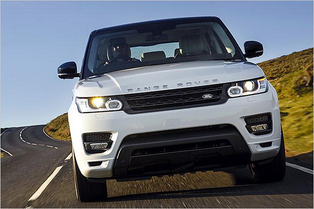 Die schmalen Scheinwerfer schlagen eine optische Brücke zum Evoque