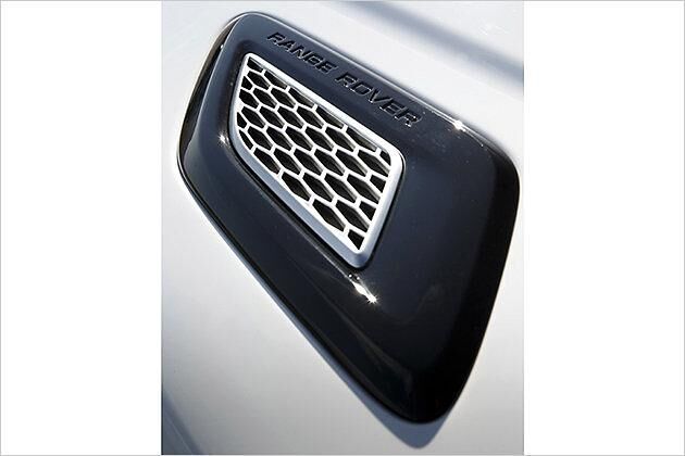 Tragen etwas dick auf, erfüllen aber eine Funktion: Die Luftauslässe in der Motorhaube