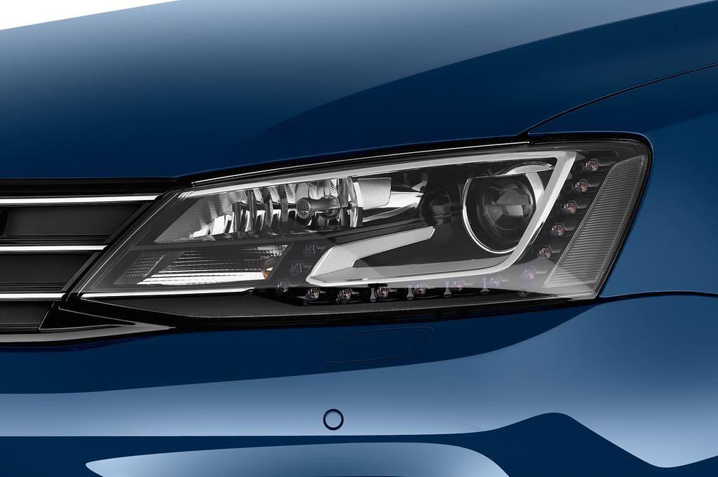 Volkswagen Jetta (Baujahr 2015) 1.4 Tsi 92Kw Bmt Comfortline 4 Türen Scheinwerfer